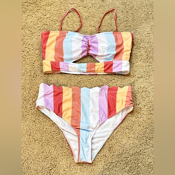 SHEIN Two Piece Scalloped Bikini - Picture 2 of 5